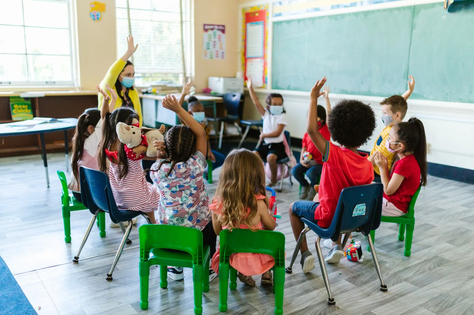 Cadouri pentru educatoare și îngrijitoare de la creșă sau grădiniță