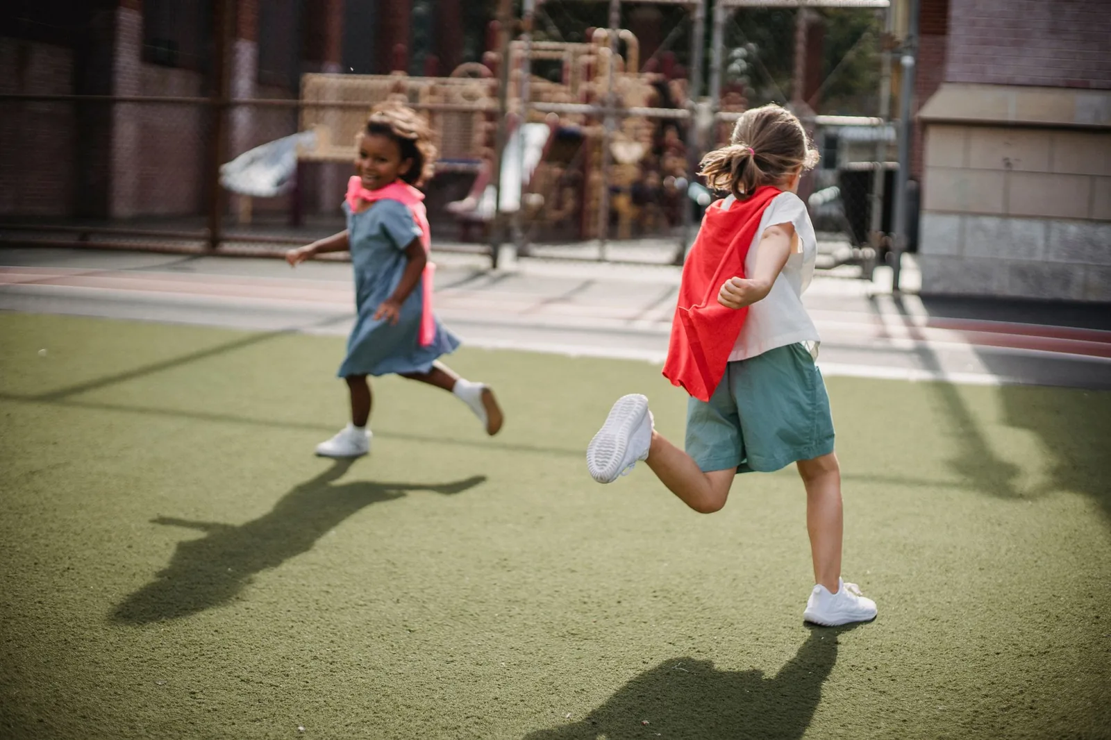 1 Iunie: ce se dăruiește copiilor și ce nu are rost