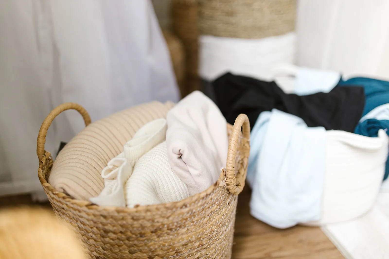Cât ține o broderie: ce se întâmplă după cincizeci de spălări
